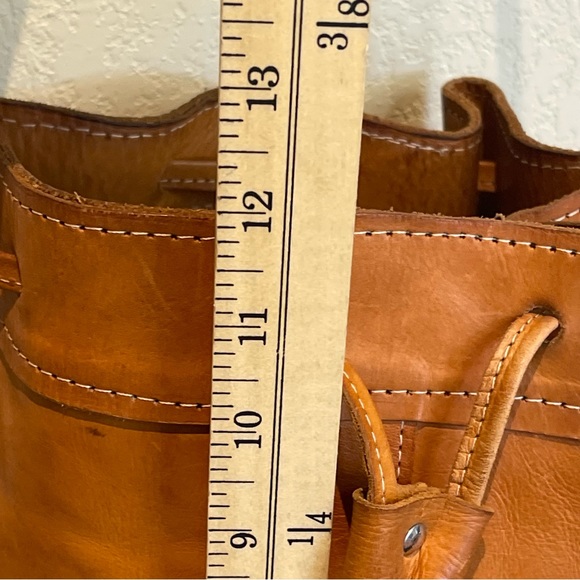 Leaders in leather tan leather drawstring bucket bag - Picture 5 of 12